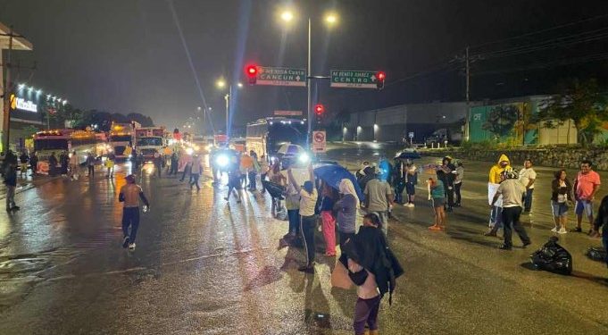 Detienen a 34 invasores tras bloqueo en la carretera Playa del Carmen–Tulum