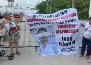 Familiares de Luis Fernando bloquean avenida Nichupté tras detención de líder sindical