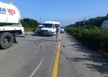 Un muerto y tres lesionados deja choque múltiple en la carretera Tulum-Playa del Carmen