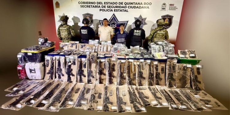 SSC y Marina detienen a presuntos integrantes del CJNG en Quintana Roo con arsenal y drogas