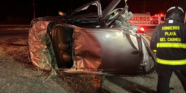 Volcadura de automóvil en Paamul deja tres personas lesionadas, entre ellas dos menores