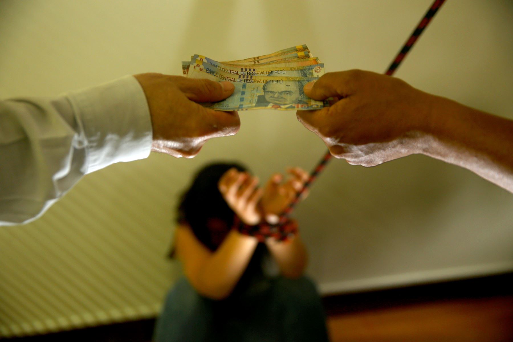 ¿Cómo inició la presunta explotación dentro del matrimonio?