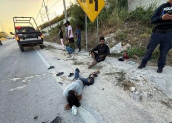 Motociclistas son atropellados por un tráiler en la carretera federal 307, en Xpu Ha