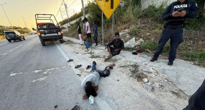 Motociclistas son atropellados por un tráiler en la carretera federal 307, en Xpu Ha