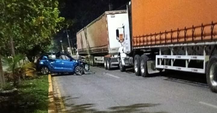 Fuerte accidente en la entrada a Calderitas deja cuantiosos daños y movilización de emergencia
