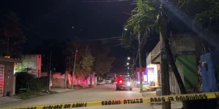 Hallan dos cuerpos en Cancún; uno dentro de un tambo y otro en una bolsa negra