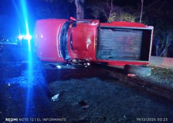 Volcadura en la entrada a Chetumal deja una persona lesionada durante la madrugada