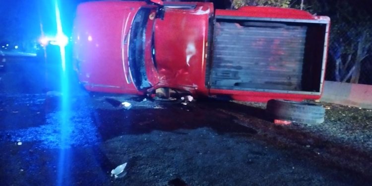 Volcadura en la entrada a Chetumal deja una persona lesionada durante la madrugada