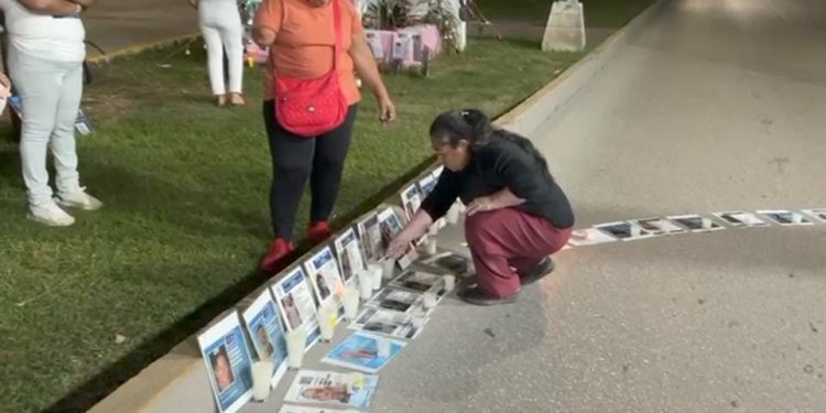 Colectivo “Verdad, Memoria y Justicia” realiza encendido de velas por personas desaparecidas en Navidad