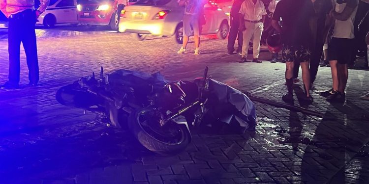Motociclista pierde la vida al ser arrollado por camión de transporte en Cancún