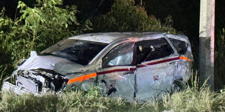 Taxi del sindicato “Tiburones del Caribe” protagoniza choque en Tulum