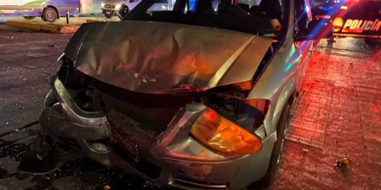 Conductor huye tras provocar choque en bulevar Playa del Carmen, deja a su familia lesionada