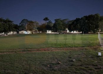 Vecinos de Puerto Arturo retienen a hombre que causaba disturbios