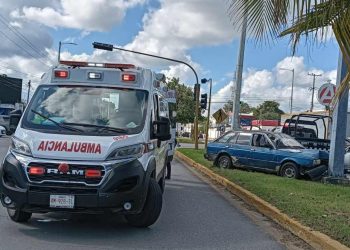 Mujer resulta lesionada tras choque de automóvil en Chetumal