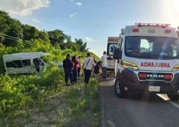 Volcadura en el tramo Buena Vista deja nueve heridos en Bacalar