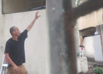 Vecinos de Cancún captan a ladrón mientras huía con botín en la Supermanzana 251