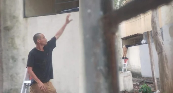 Vecinos de Cancún captan a ladrón mientras huía con botín en la Supermanzana 251