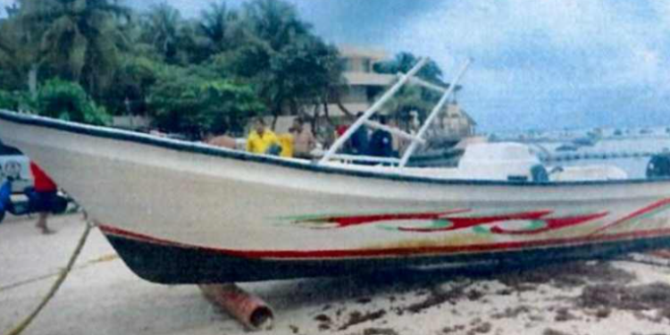 Capitanía de Puerto emite aviso urgente tras rescate de embarcación semihundida en Playa del Carmen