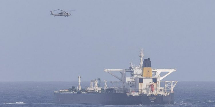 abordaje del buque petrolero Centuries