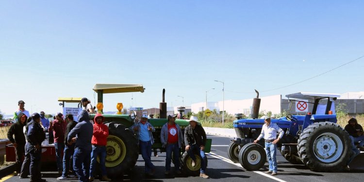diálogo entre gobierno y agricultores