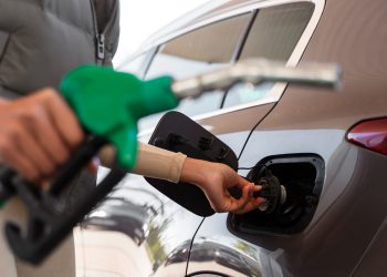 Hacienda ajusta IEPS a gasolinas por inflación