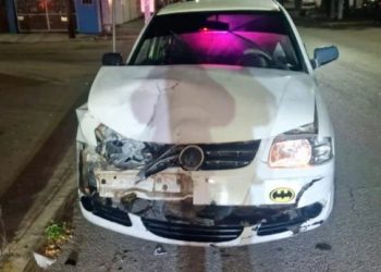 Conductor se impacta contra poste de alumbrado público en la Región 92