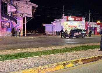 Autoridades municipales colaboran con la Fiscalía tras ataque armado en bar de Playa del Carmen