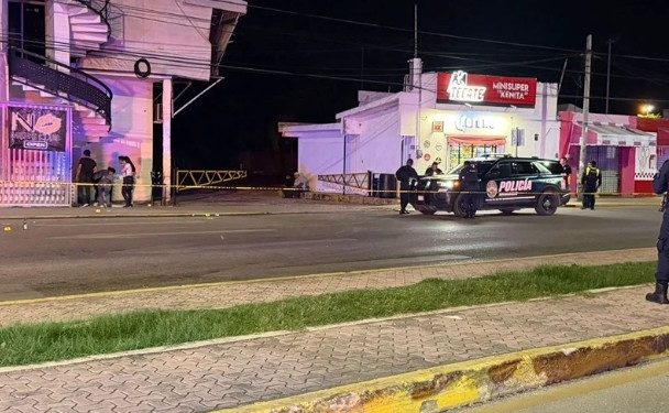 Autoridades municipales colaboran con la Fiscalía tras ataque armado en bar de Playa del Carmen