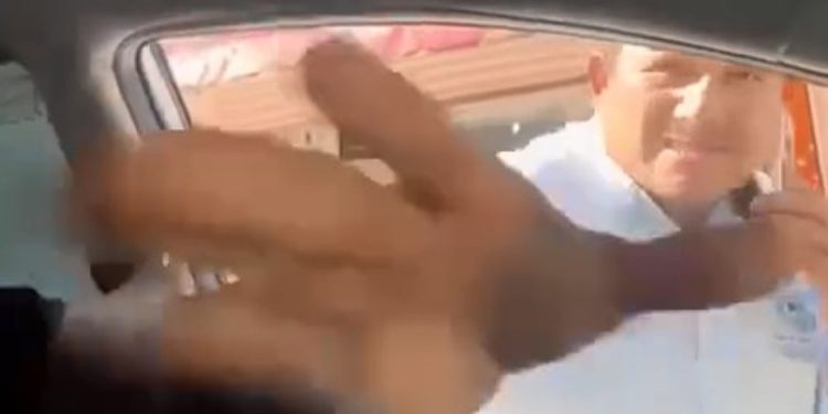 Taxista agrede a conductor de plataforma digital en Playa del Carmen