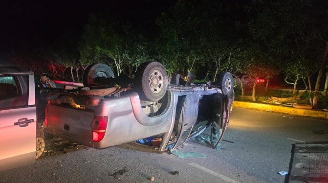 Volcadura en Cristo Rey: camioneta colisiona y genera aparatoso accidente vial