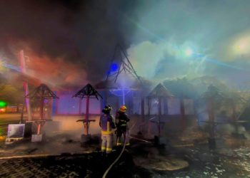 Incendio en restaurante “La Palapita” moviliza a cuerpos de emergencia en Cancún