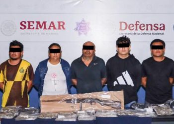 FGE detiene a siete en Cancún por narcomenudeo y robo de autos