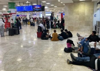 Se incrementan cancelaciones de vuelos en Cancún por condiciones meteorológicas en Estados Unidos y afectan a cientos de viajeros