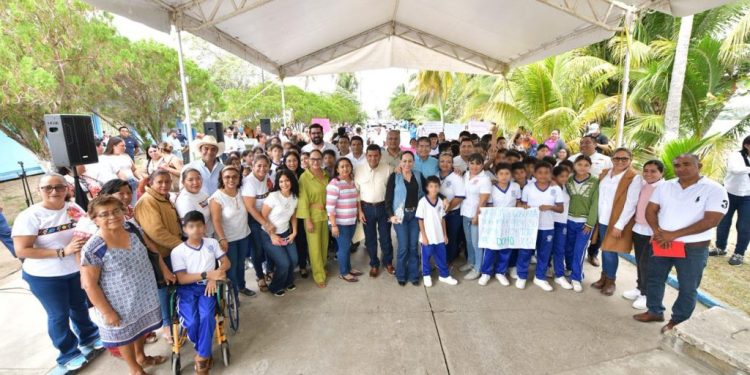 Gobierno de Territorio sigue dando resultados; supervisa May construcción de cancha techada en secundaria de Chiltepec