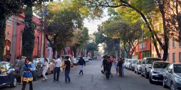 Temblor fuerte en la CDMX con daños menores