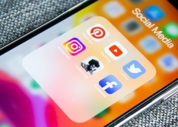 Estados Unidos prevé solicitar historial de redes sociales a turistas exentos de visa y reaviva debate sobre privacidad