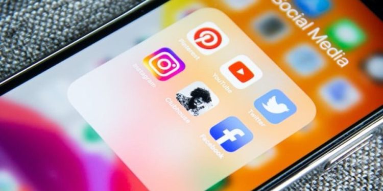 Estados Unidos prevé solicitar historial de redes sociales a turistas exentos de visa y reaviva debate sobre privacidad