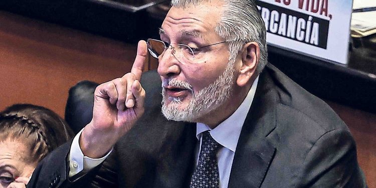 Renuncia de Adán Augusto a la coordinación de Morena en el Senado