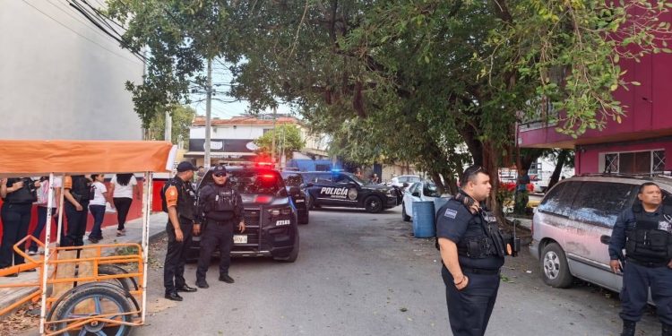 Playa del Carmen: Riña entre adolescentes deja dos lesionados y daños materiales en taxis