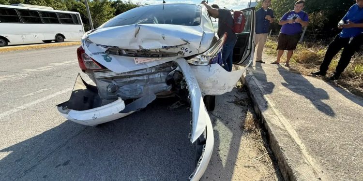 Accidente frente al Parque Xcaret
