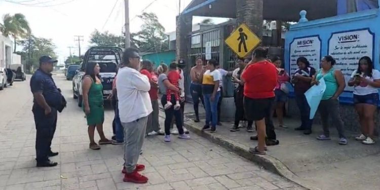 Denuncian presunto encubrimiento de maestro acusado de pederastia en secundaria de Paraíso, Tabasco