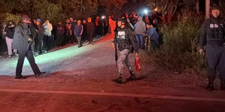 Liberan habitantes de Limones carretera Bacalar–Felipe Carrillo Puerto tras protesta