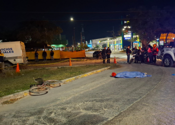 Muere ciclista tras ser atropellado en la avenida Andrés Quintana Roo; responsable huyó