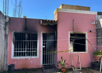 Vecinos rescatan a dos hombres de incendio en vivienda del fraccionamiento Misión de las Flores
