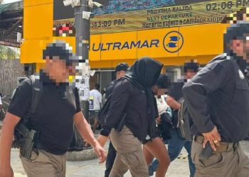 FGR detiene en Cozumel a presunta operadora de grupo criminal con cientos de dosis de droga