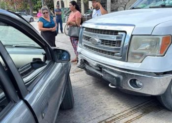 Carambola en el centro de Chetumal deja daños materiales tras imprudencia al volante