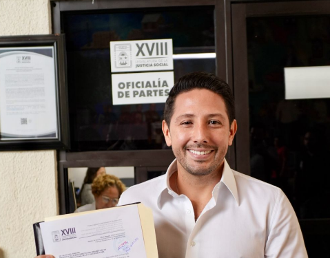 Renán Sánchez Tajonar presenta informe legislativo