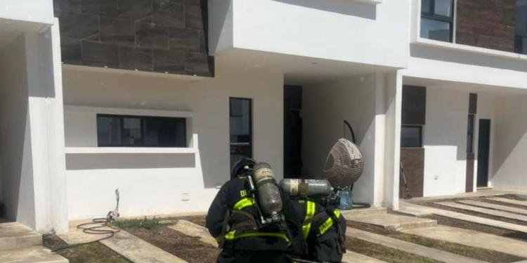 Explosión por acumulación de gas deja un lesionado en Altaria Residencial, Playa del Carmen