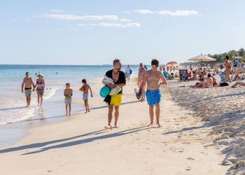 Clima en Cancún: Chubascos y Altas Temperaturas