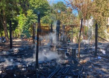 Incendio consume vivienda rústica en el crucero de Polyuc y Chunhuhub